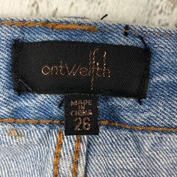 OnTwelfth Women Floral Embroidered Short Size 26 - Picture 7 of 9